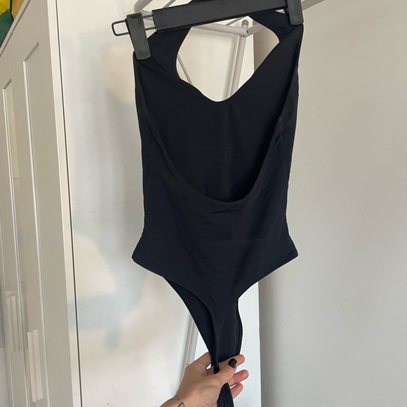 Babaton Contour Halter Bodysuit. - Picture 4 of 4